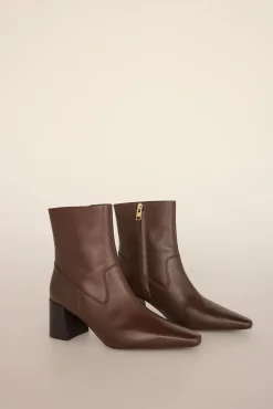 Bota de salto em Botins napa