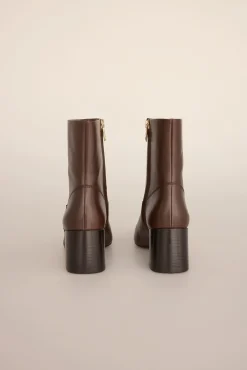 Bota de salto em Botins napa
