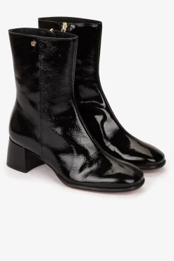 Bota de salto médio em couro botim