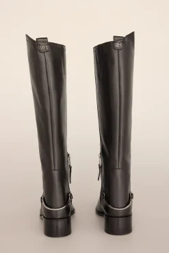 Bota equestre com detalhe metálico