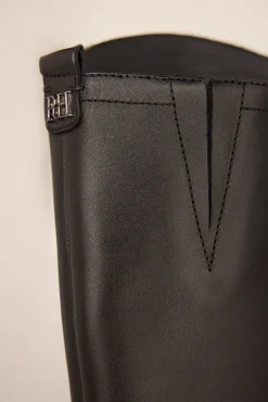 Bota equestre com detalhe metálico