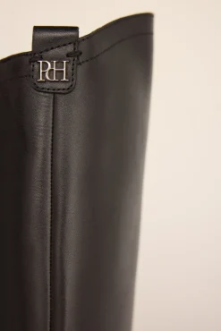 Bota equestre com detalhe metálico