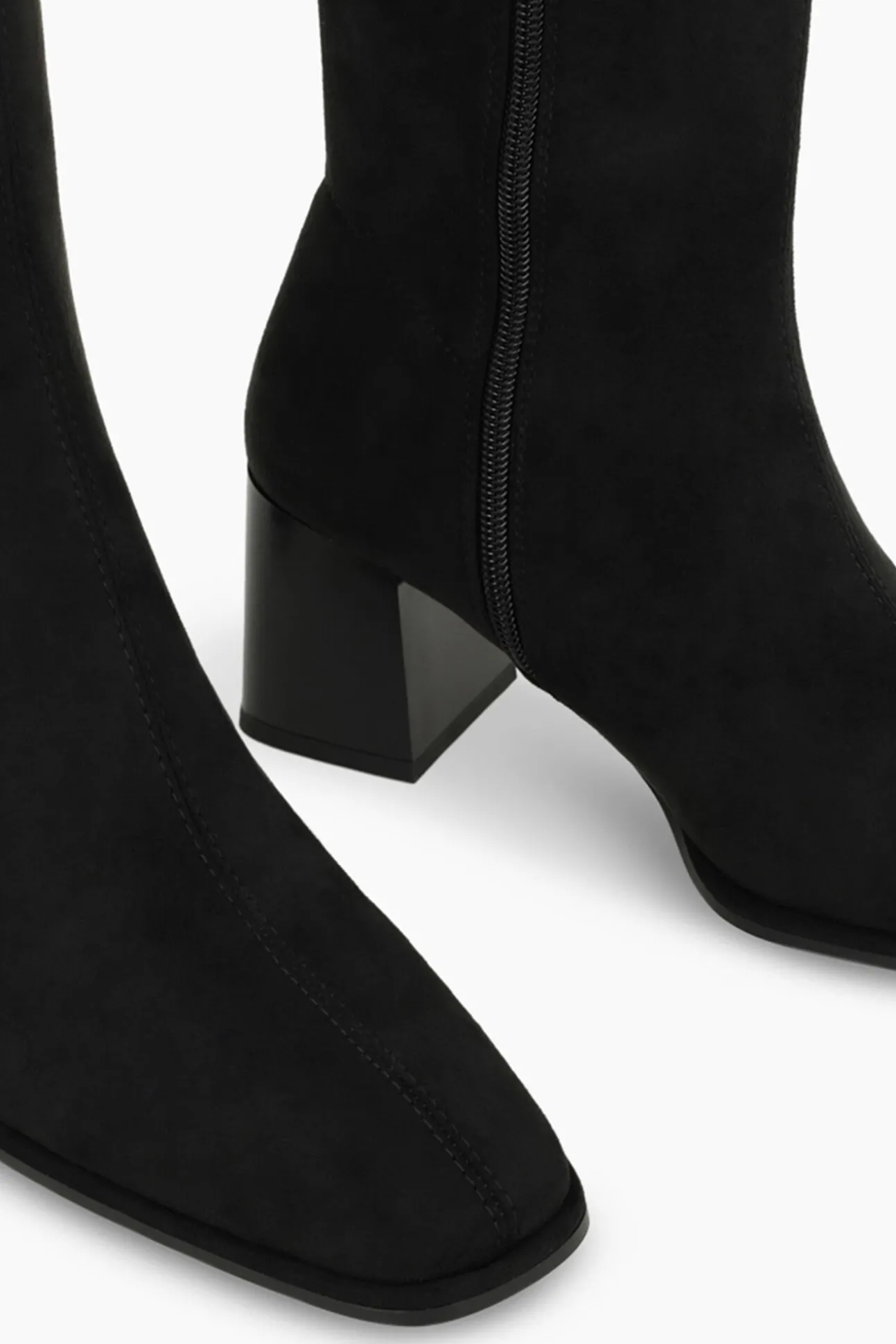 Botas de camurça com salto