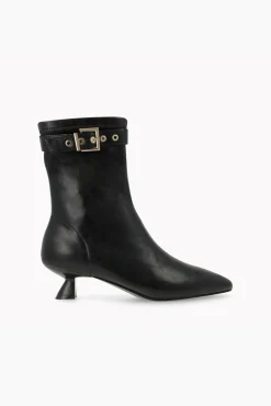 Botins com efeito de couro e detalhes