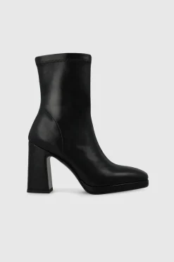 Botins de camurça com salto