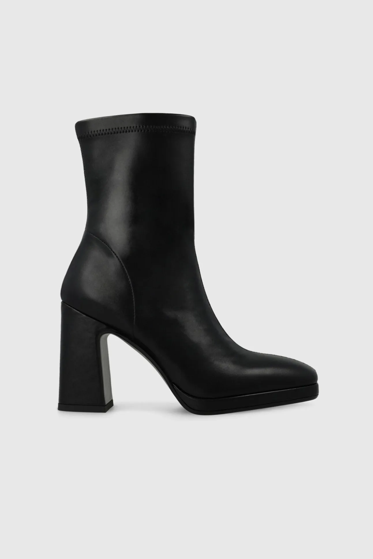 Botins de camurça com salto