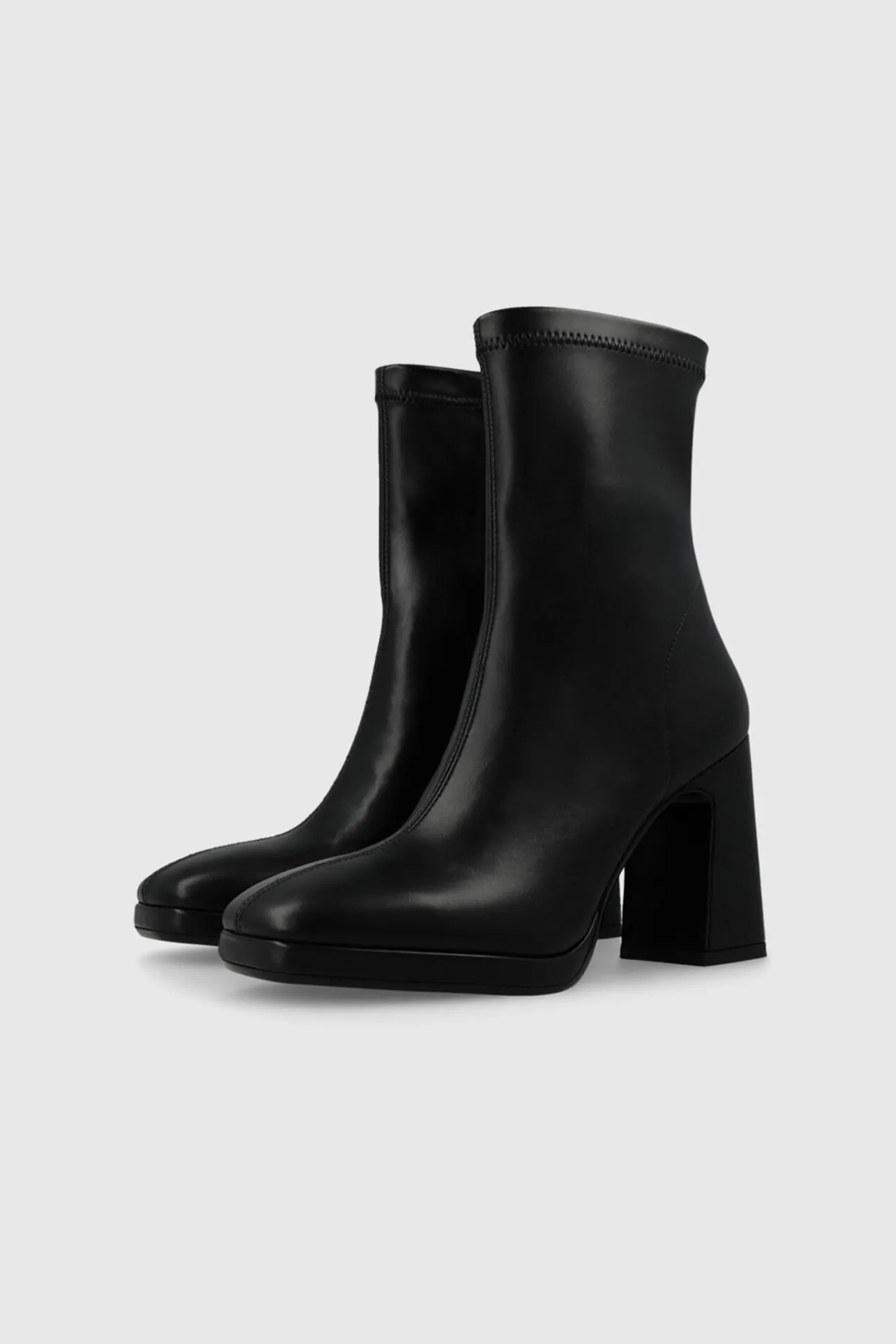Botins de camurça com salto