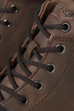 Botins de couro com sola de borracha