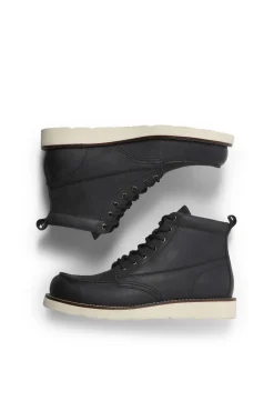 Botins de couro com sola de borracha