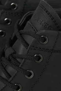 Botins de couro com sola de borracha