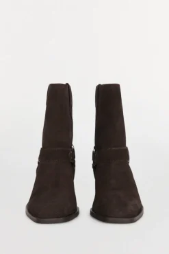 Botins de pele de cowboy com aro e tachas