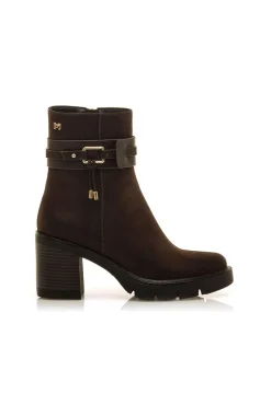 Botins de salto alto