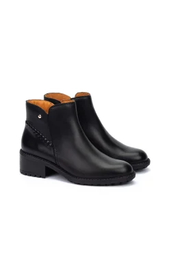 Botins de salto alto