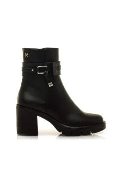 Botins de salto alto