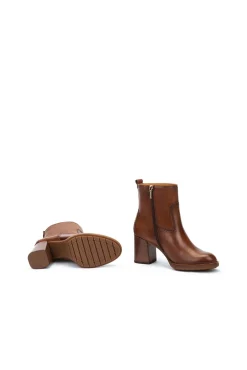 Botins de salto alto