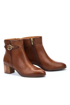 Botins de salto alto