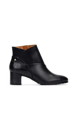 Botins de salto alto
