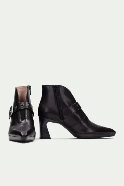 Botins fino com fivela e ilhós ATLANTA