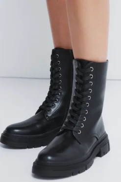 Botins militares com cadarço