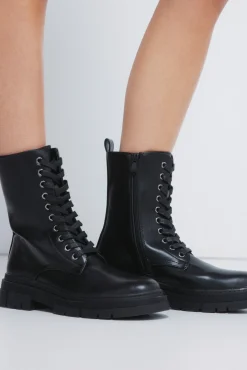 Botins militares com cadarço