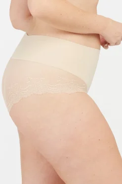 Braguita moldeadora invisible encaje nude Spanx