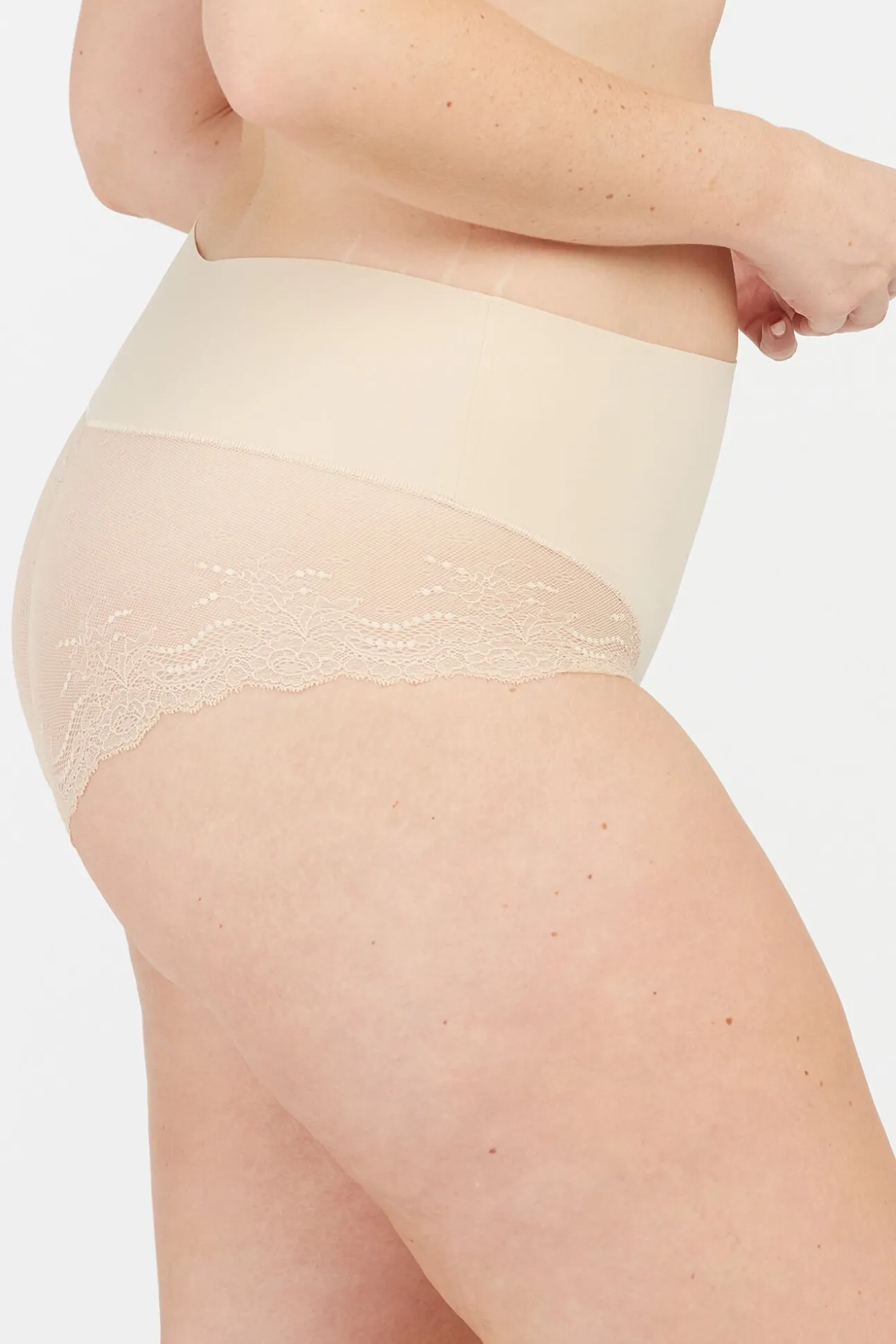 Braguita moldeadora invisible encaje nude Spanx