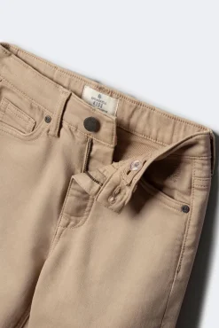 Calça amarela slim fit de 5 bolsos para meninos