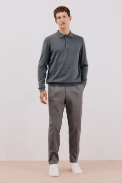 Calça calças chino confortável com corte afunilado