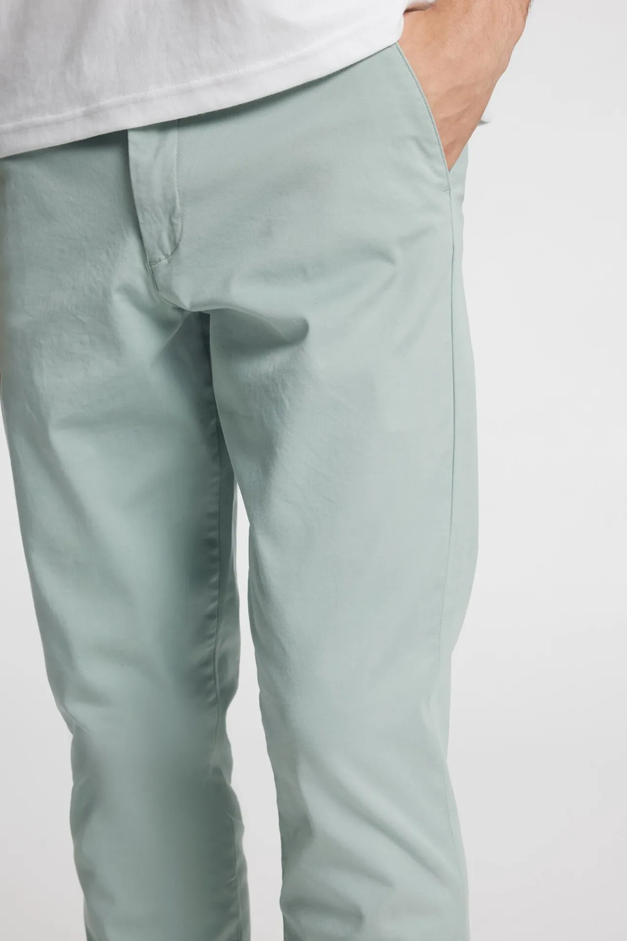 Calça calças chino slim fit feita de algodão orgânico