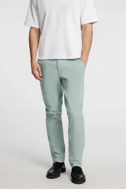 Calça calças chino slim fit feita de algodão orgânico