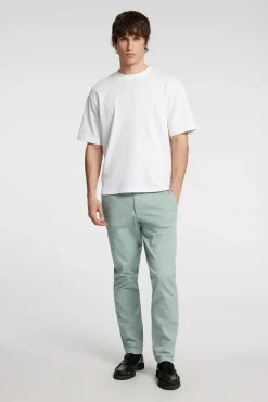 Calça calças chino slim fit feita de algodão orgânico