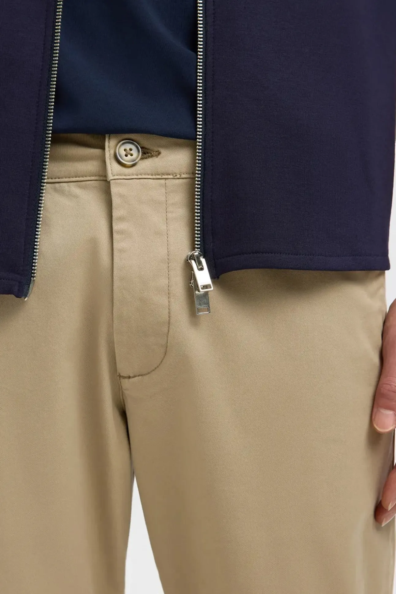 Calça calças chino slim fit feita de algodão orgânico