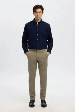 Calça calças chino slim fit feita de algodão orgânico