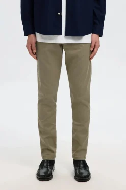 Calça calças chino slim fit feita de algodão orgânico