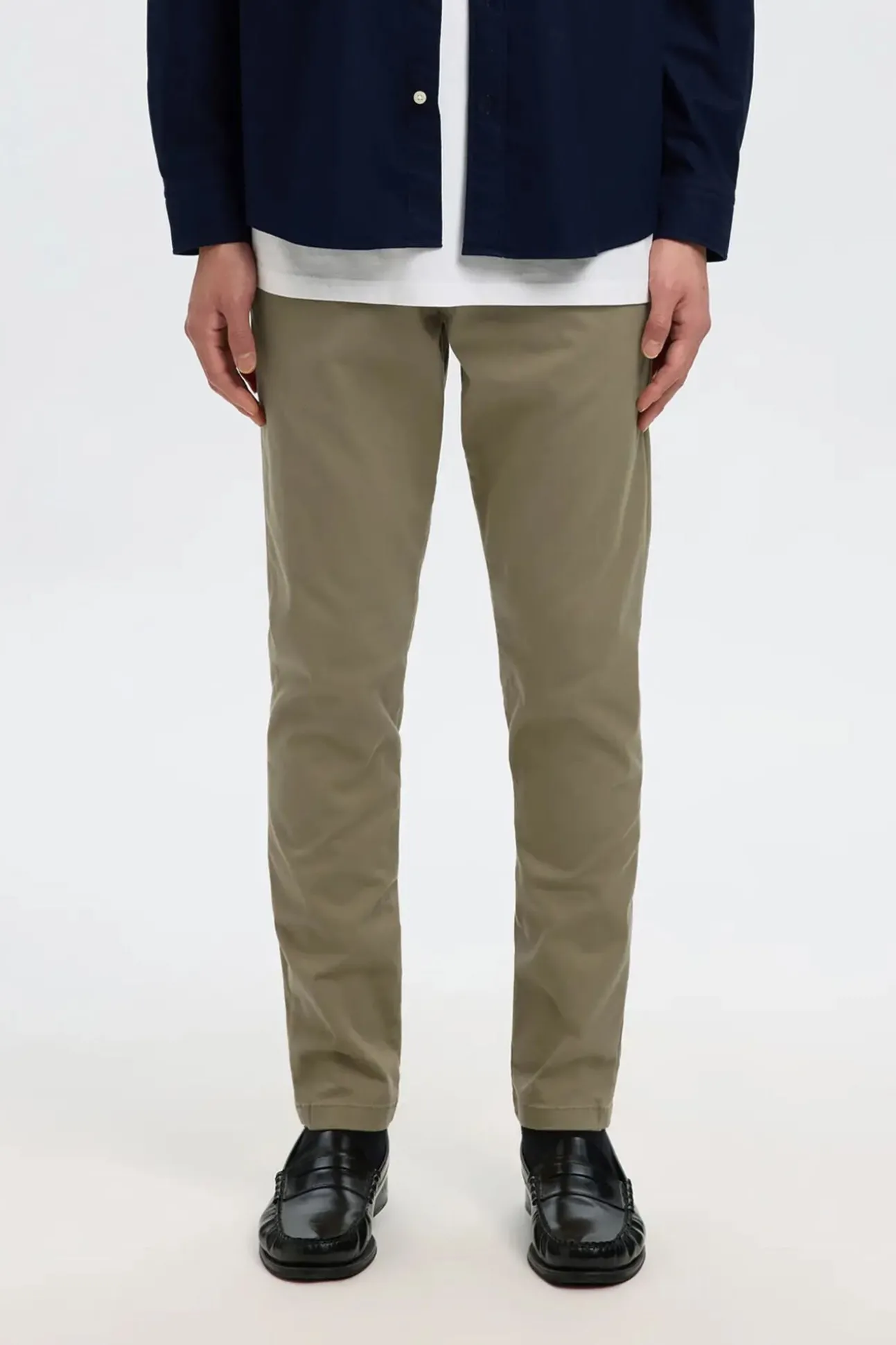 Calça calças chino slim fit feita de algodão orgânico