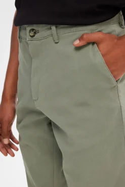 Calça calças chino slim fit feita de algodão orgânico