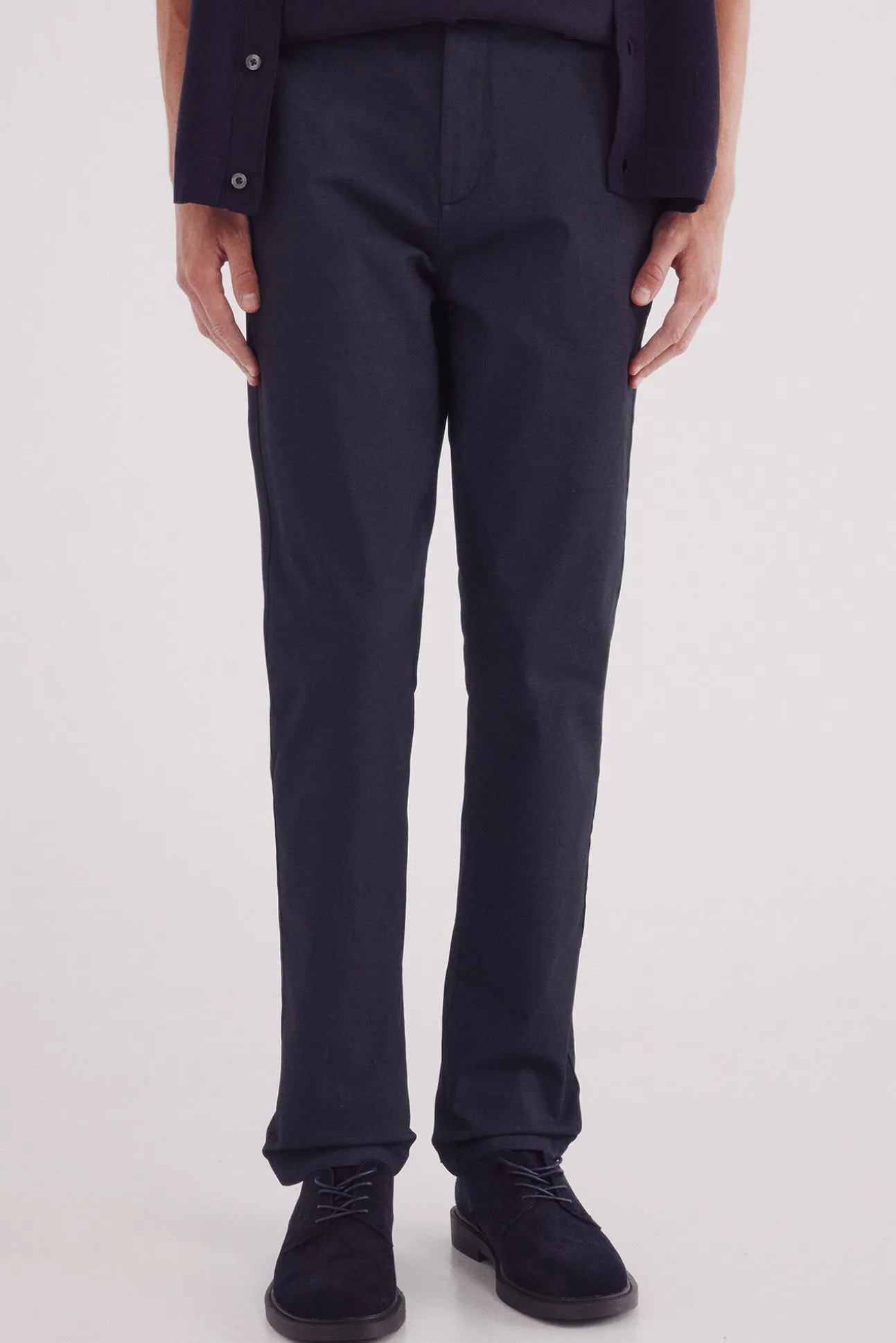 Calça calças chino slim fit com micro estampa