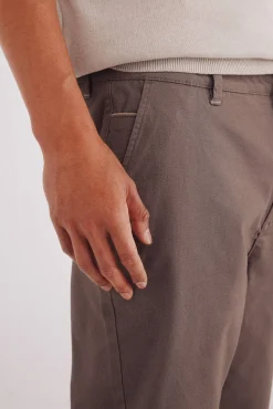 Calça calças chino slim fit com micro estampa