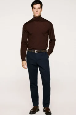 Calça calças chino slim fit feita de algodão orgânico