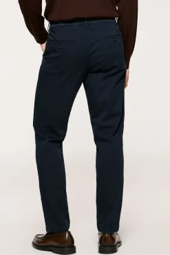 Calça calças chino slim fit feita de algodão orgânico