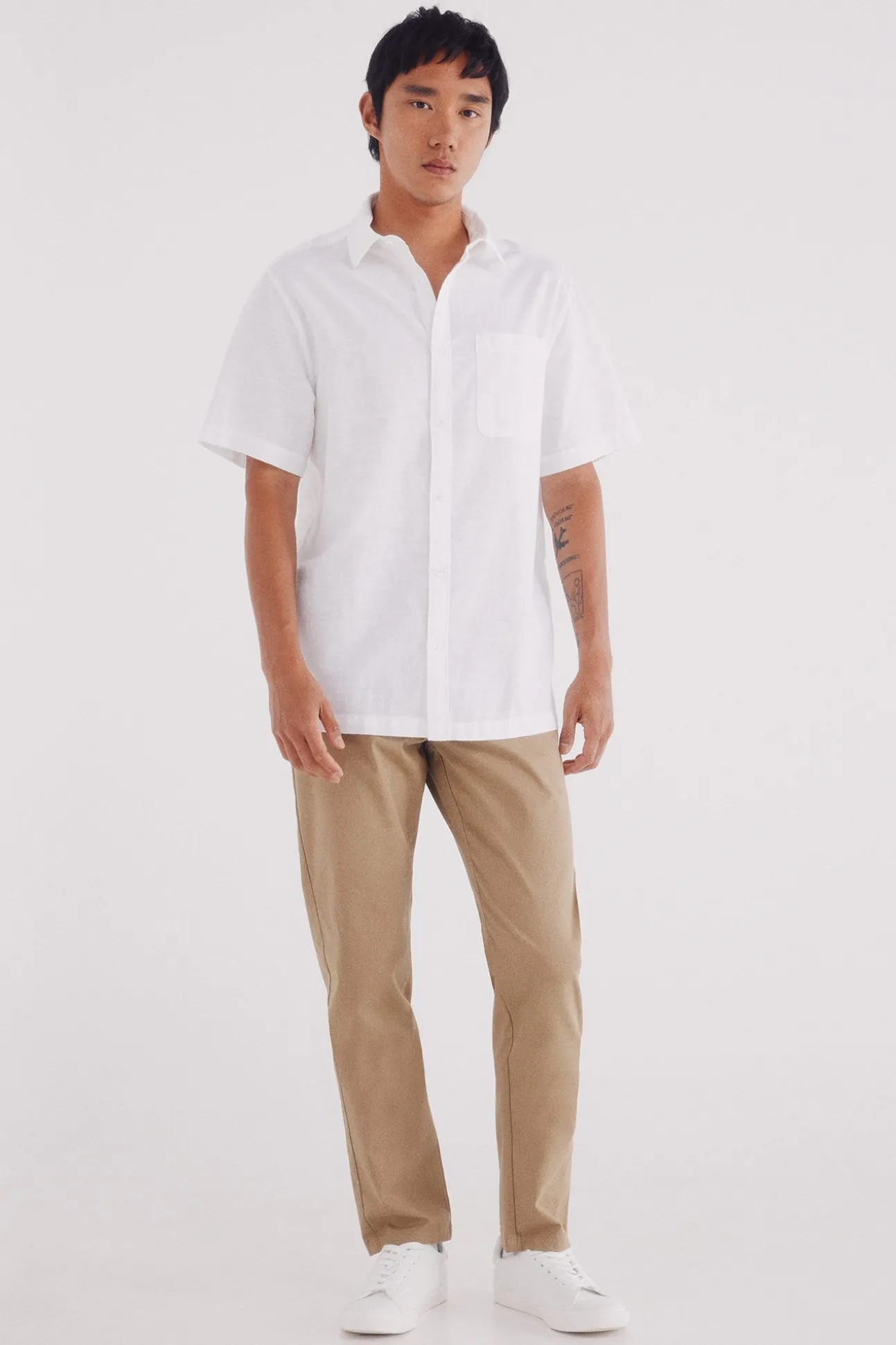 Calça calças chino slim fit com micro estampa