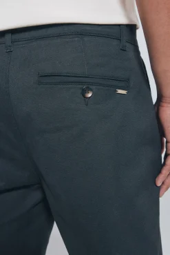 Calça calças chino slim fit com micro estampa
