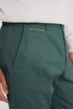 Calça calças chino slim fit com micro estampa