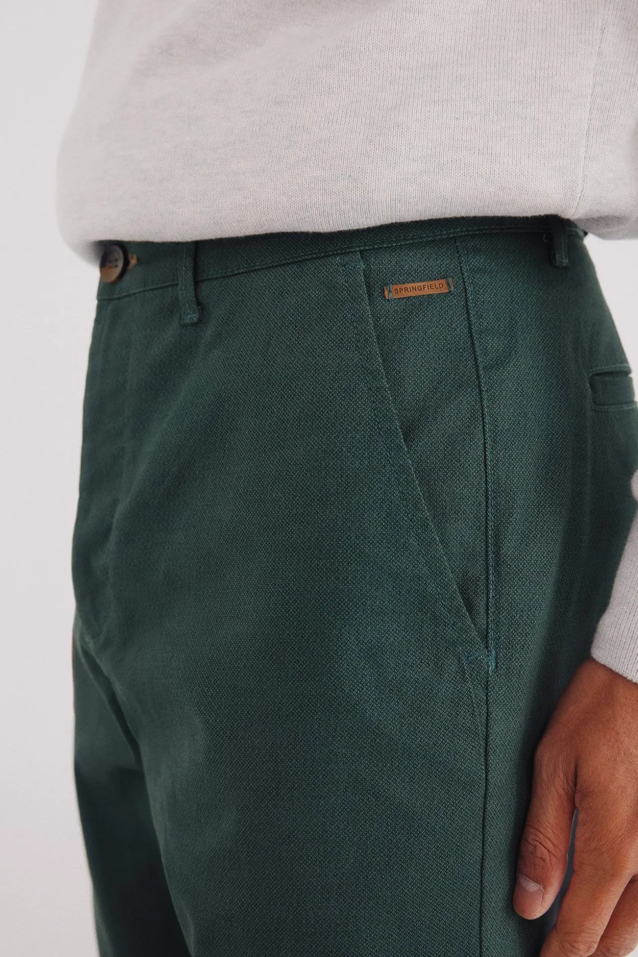 Calça calças chino slim fit com micro estampa