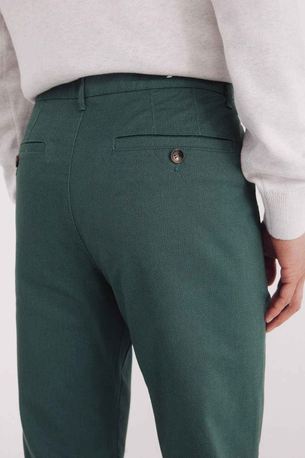 Calça calças chino slim fit com micro estampa