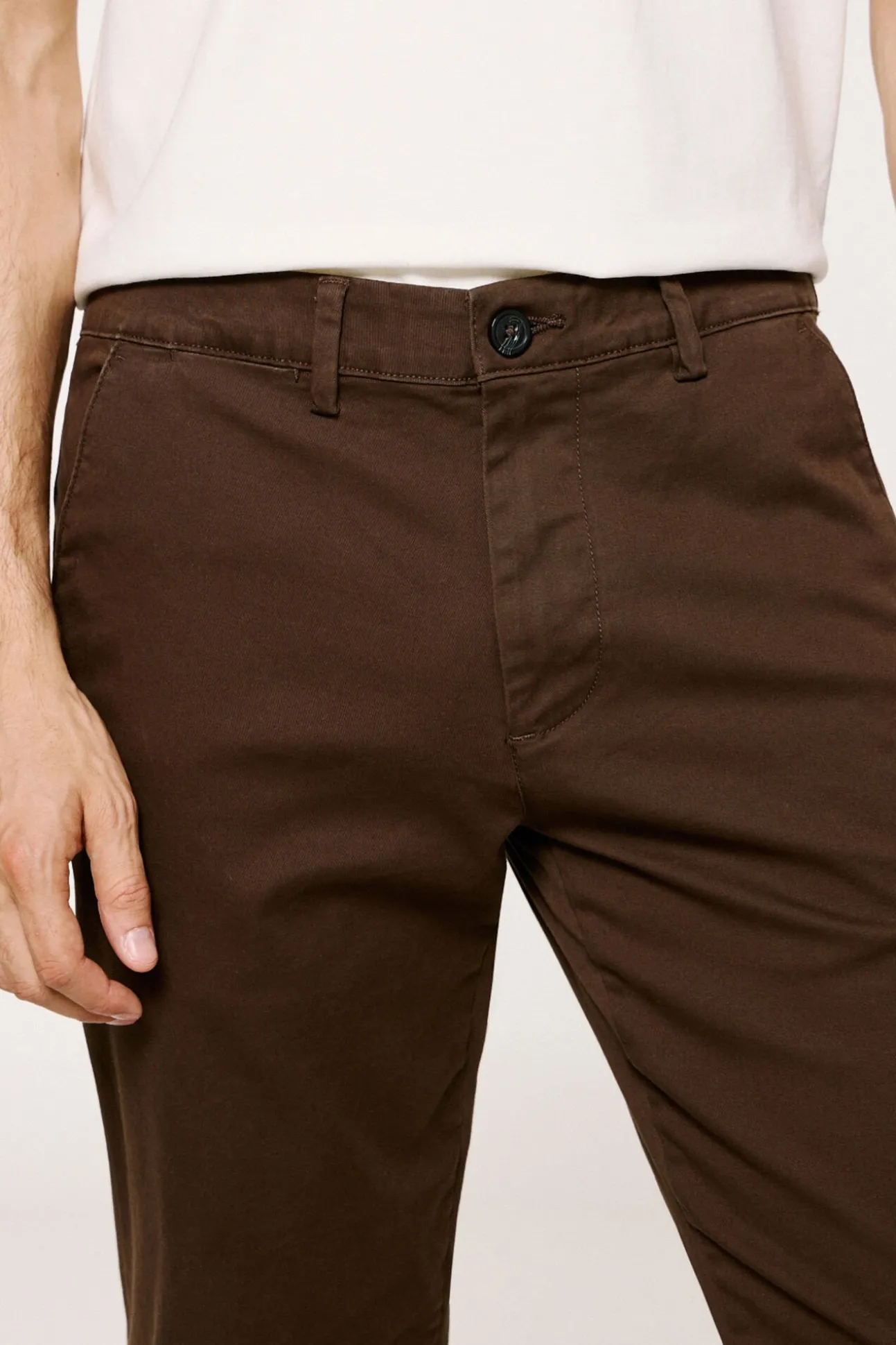 Calça calças chino slim fit feita de algodão orgânico