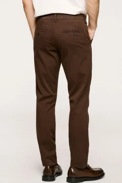 Calça calças chino slim fit feita de algodão orgânico