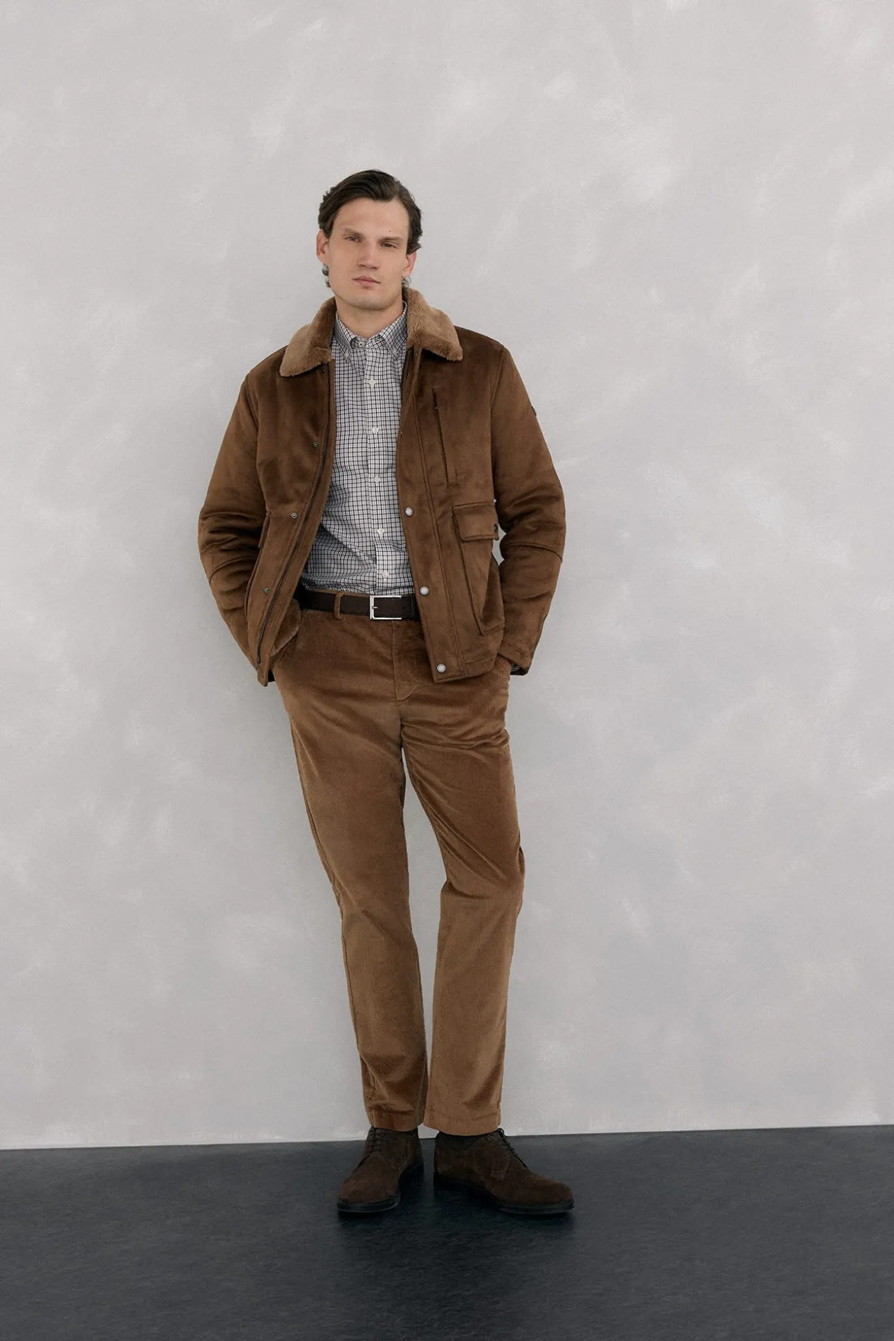 Calça Chino de veludo grossa de regular fit