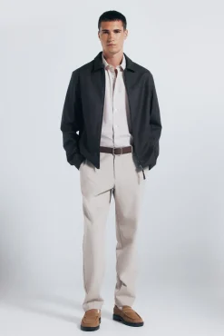 Calça chino jogger com caimento confortável