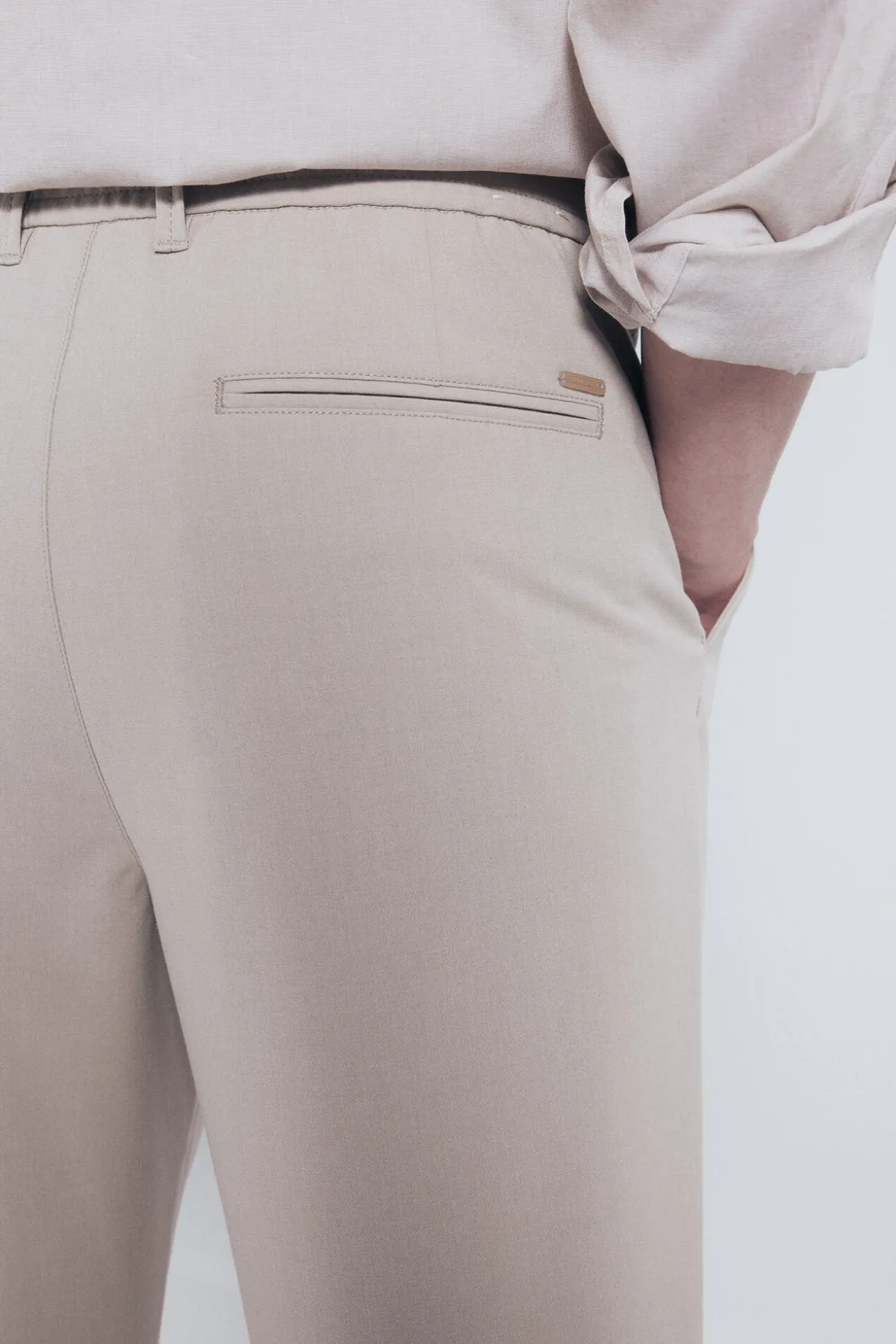 Calça chino jogger com caimento confortável